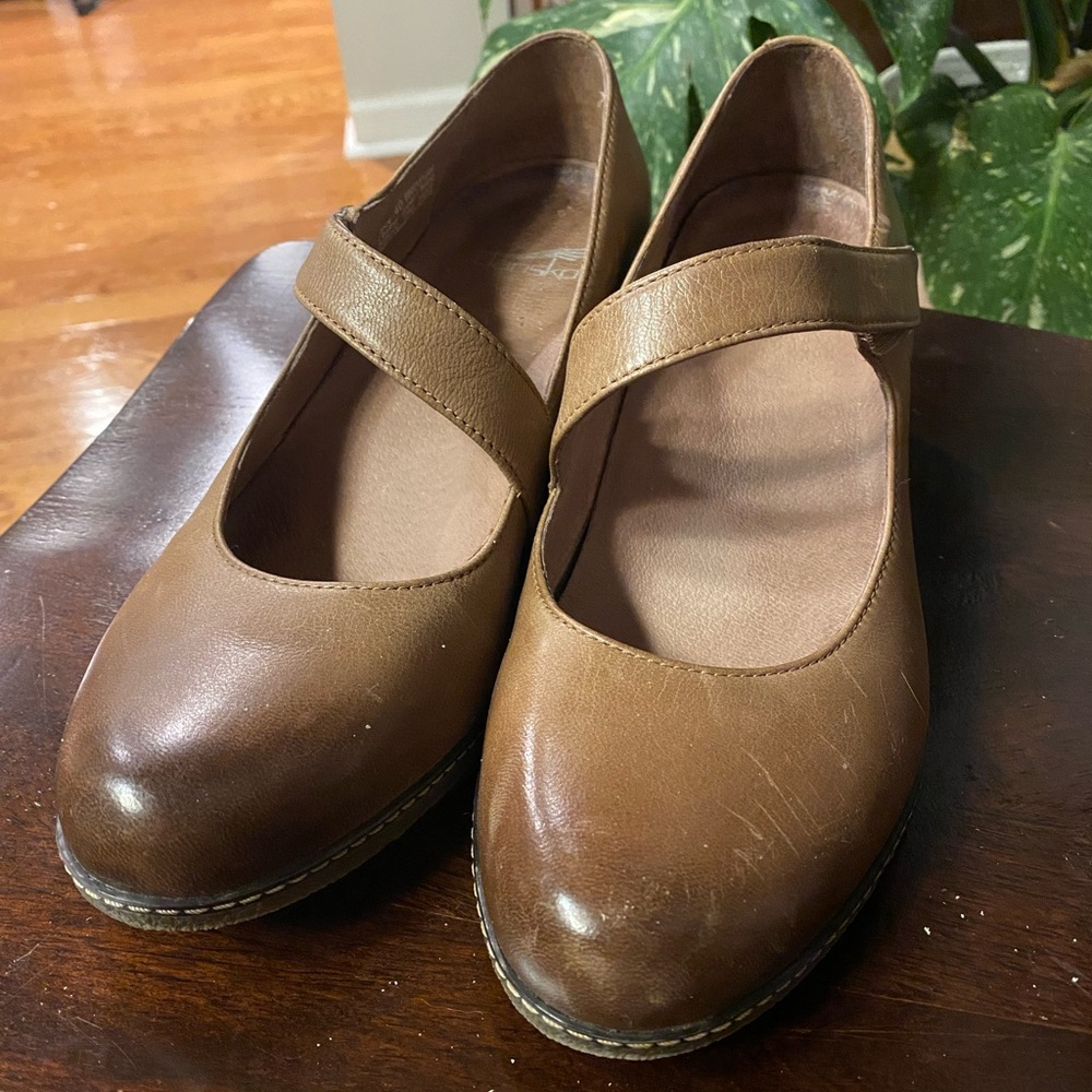 Dansko size 40 Brown Mary Jane Flats - Picture 5 of 9